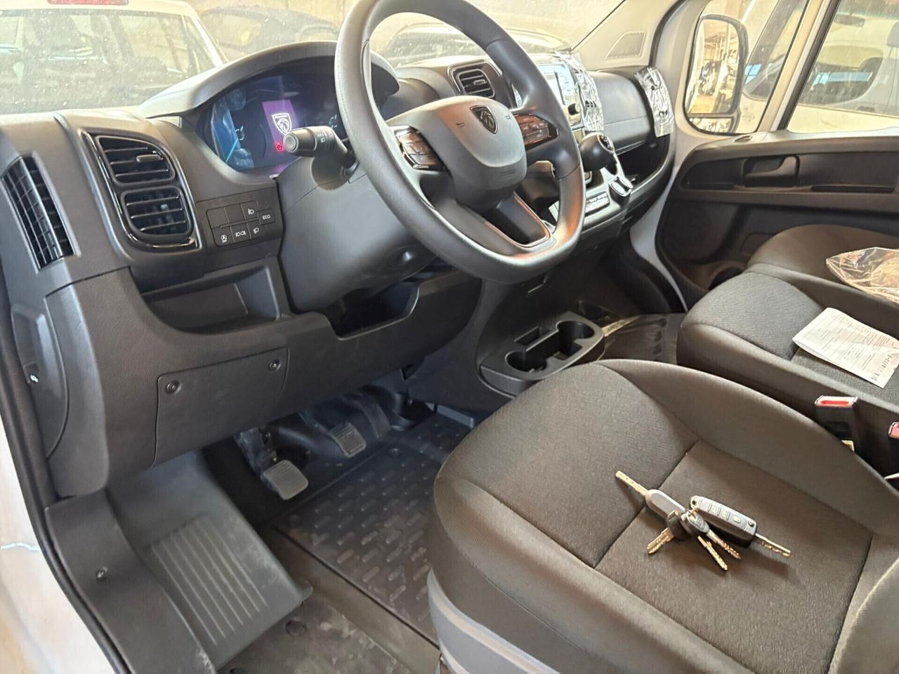 Peugeot Boxer furgone L2H2 2.2 BlueHdi 140cv con telecamera posteriore e blocco porte carico in sicurezza