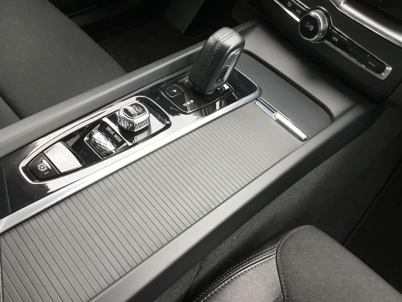Volvo XC 60 B4 (d) AWD Geartronic Momentum Pro