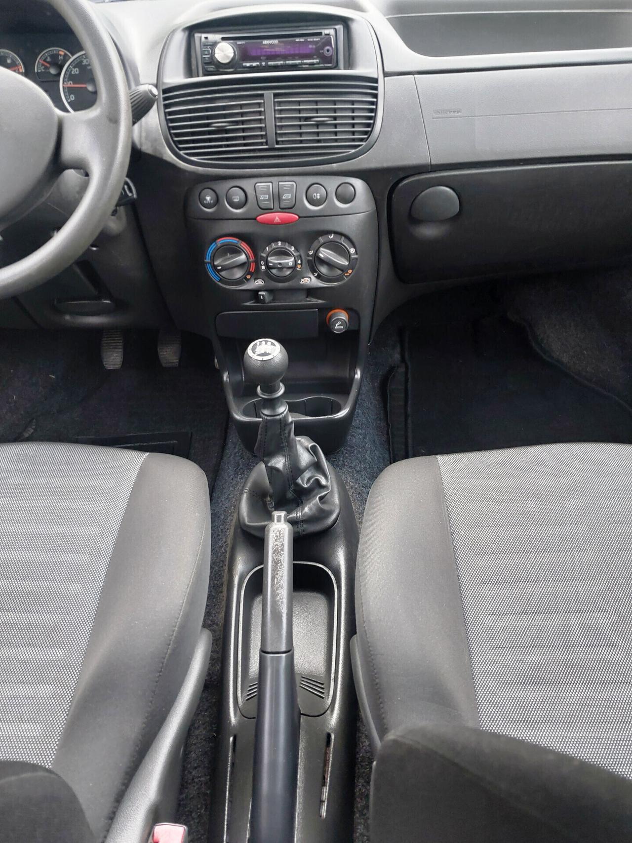 FIAT PUNTO 1.2 5P POCHI KM. 10-2010