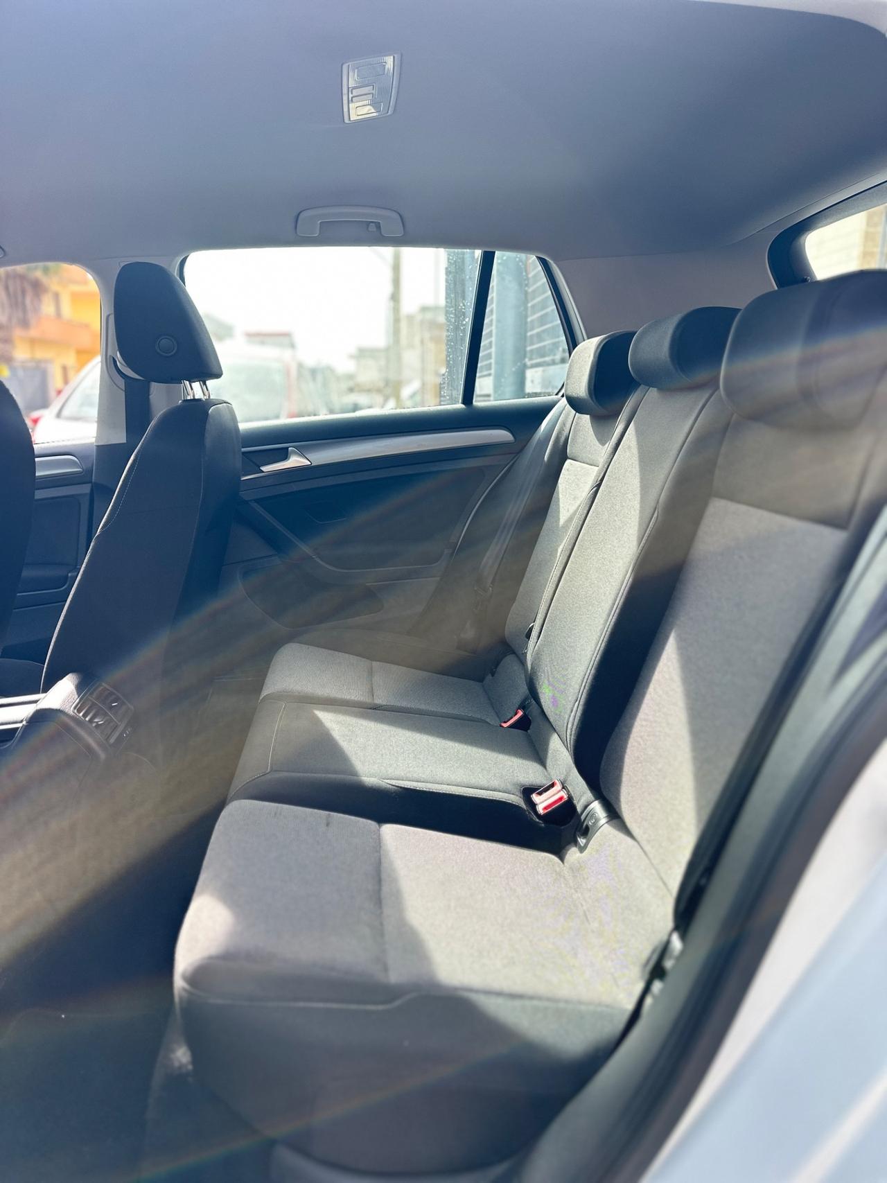 Volkswagen Golf 1.6 TDI 110 CV -2016 NAVI/18"