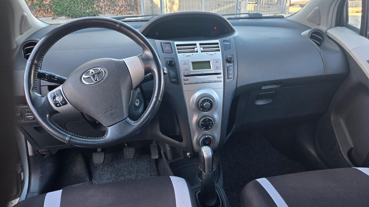Toyota Yaris 1.0 5 porte Sol