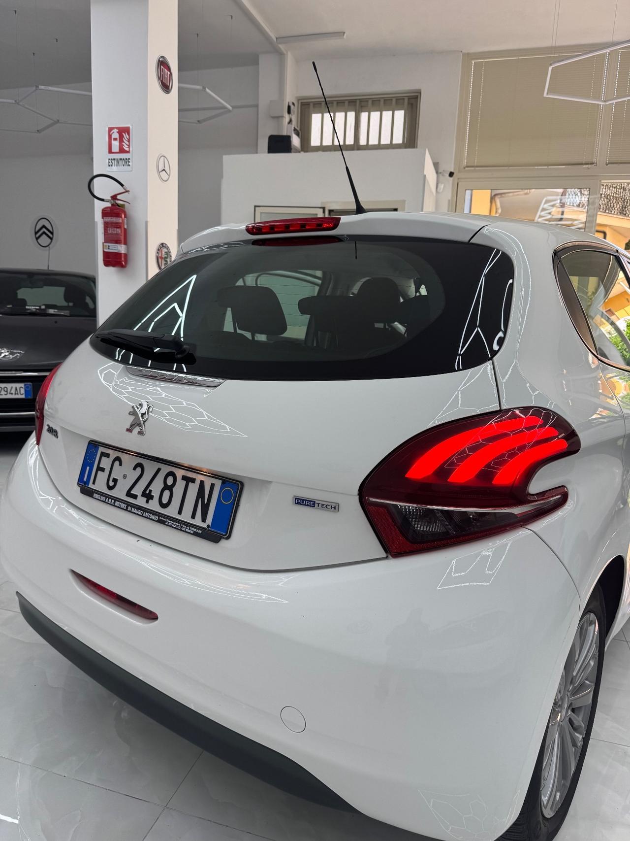Peugeot 208 PureTech 82 5 porte Allure