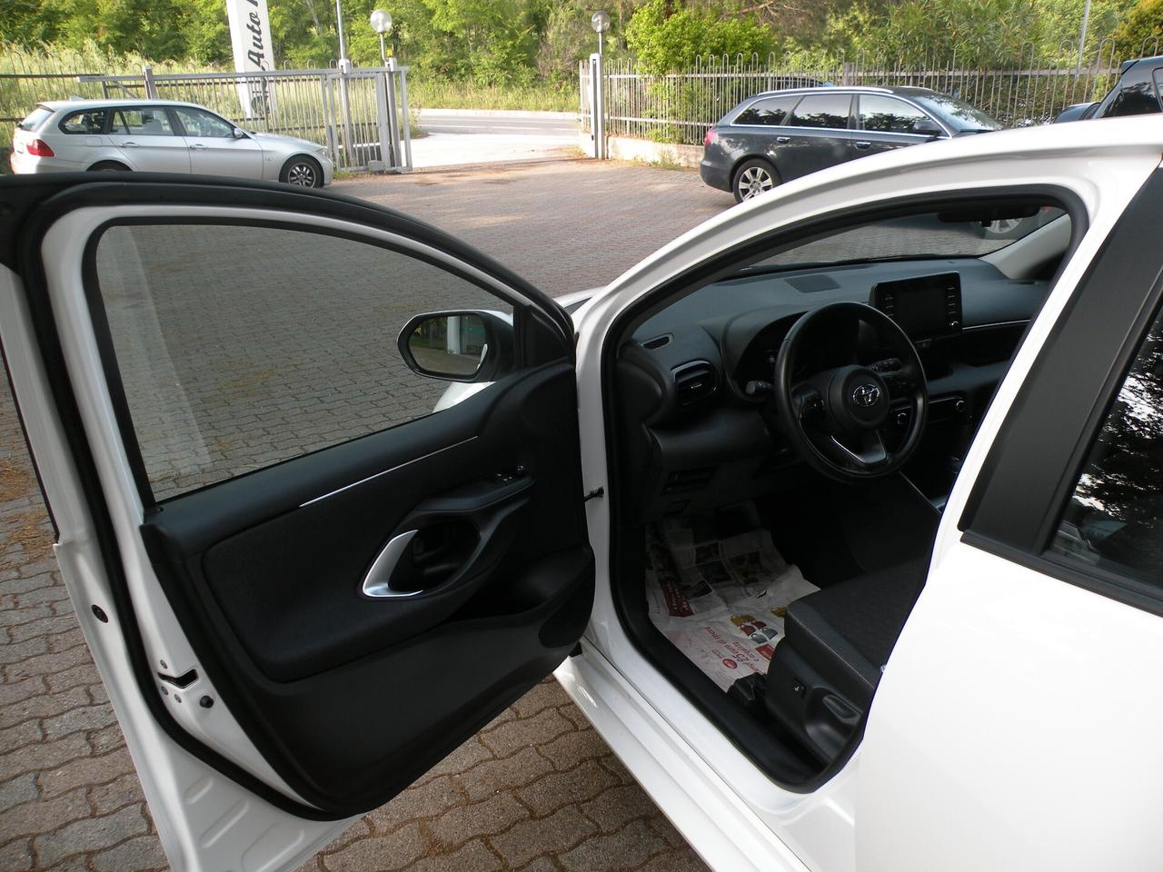 TOYOTA YARIS HYBRID - NOLEGGIO