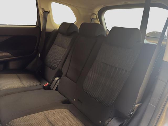 MITSUBISHI Outlander 2.2 DI-D 4WD Instyle Plus SDA 7 posti*IVA ESPOSTA*