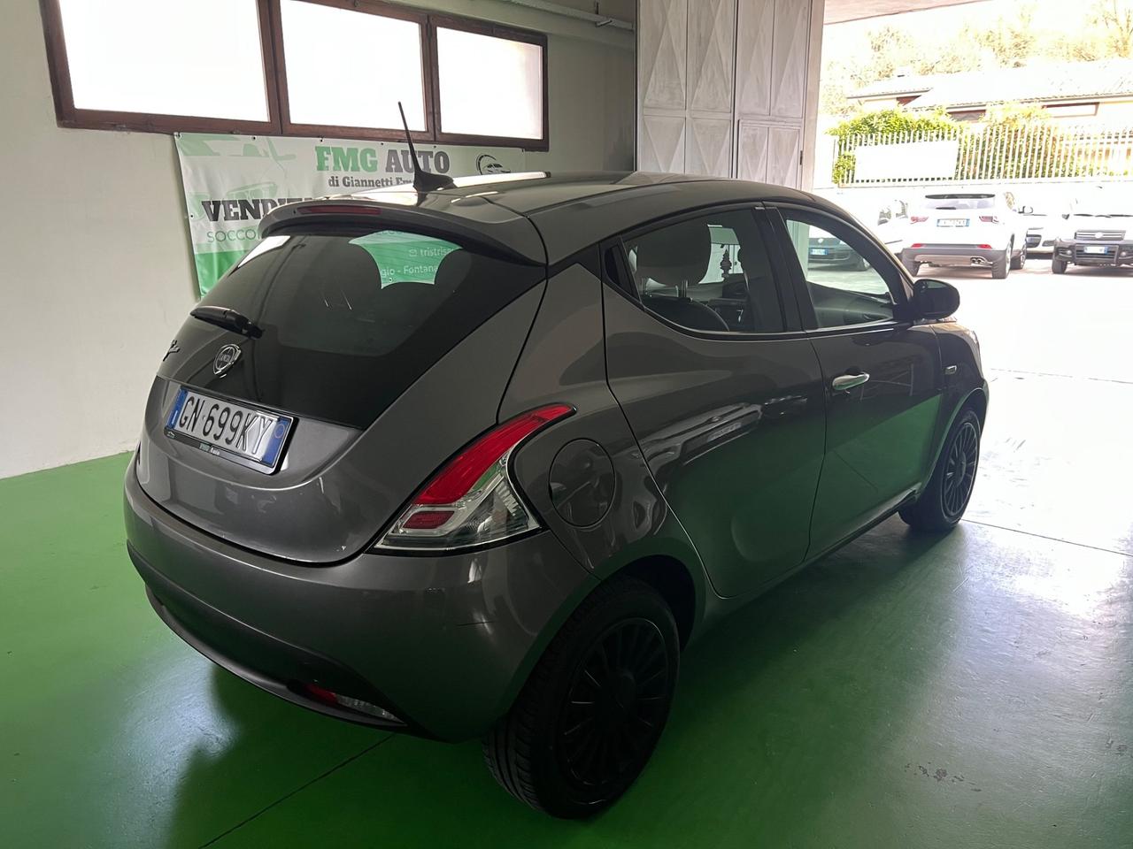 Lancia Ypsilon 1.2 69 CV 5 porte GPL Silver