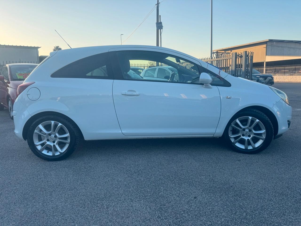 Opel Corsa 1.2 80CV 3 porte GPL-TECH Sport