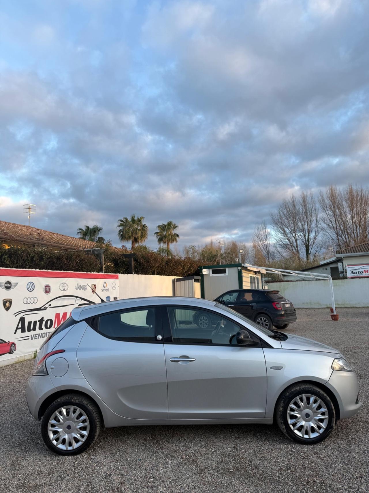 Lancia Ypsilon 1.2 69 CV 5 porte GPL Ecochic Silver
