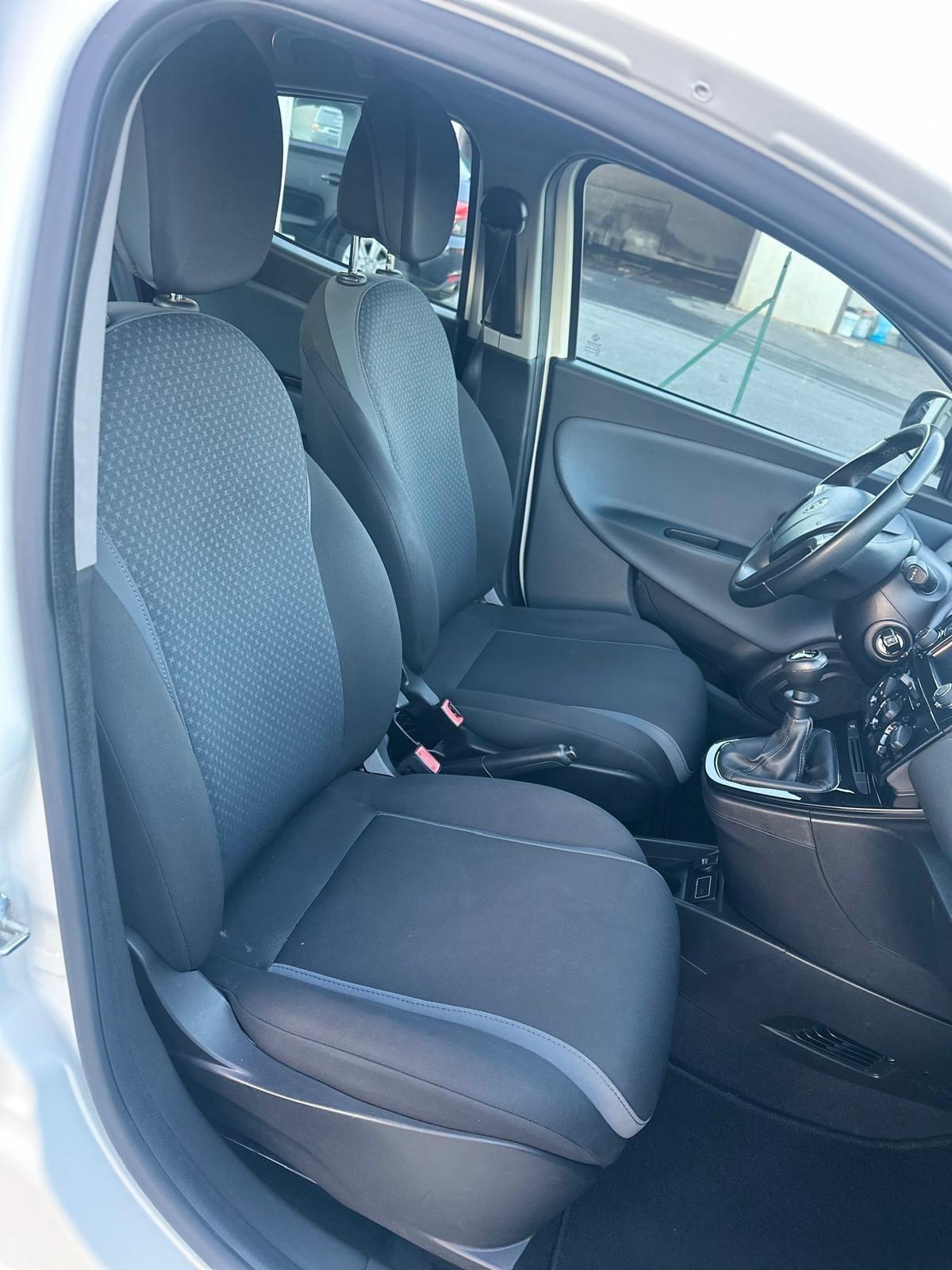 Lancia Ypsilon 1.2 69 CV 5 porte Platinum