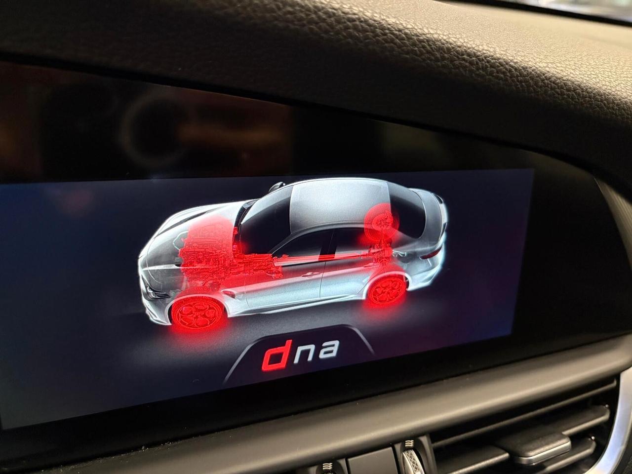 Alfa Romeo Giulia VELOCE 2.2 Turbodiesel AT8 Q4 AWD SPOTICAR