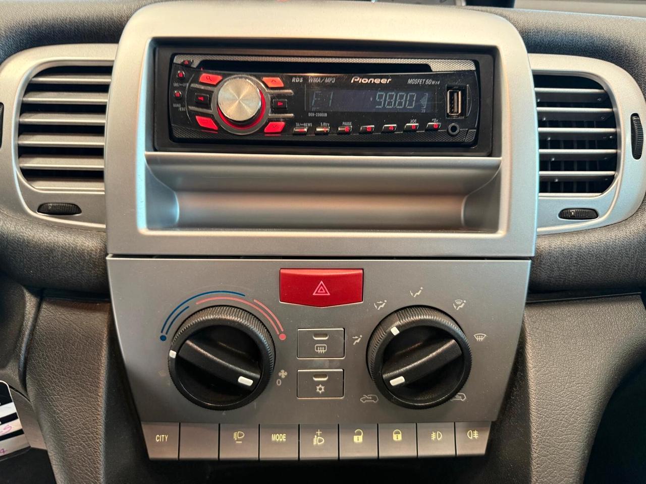 Lancia Ypsilon 1.2 69 CV Unyca