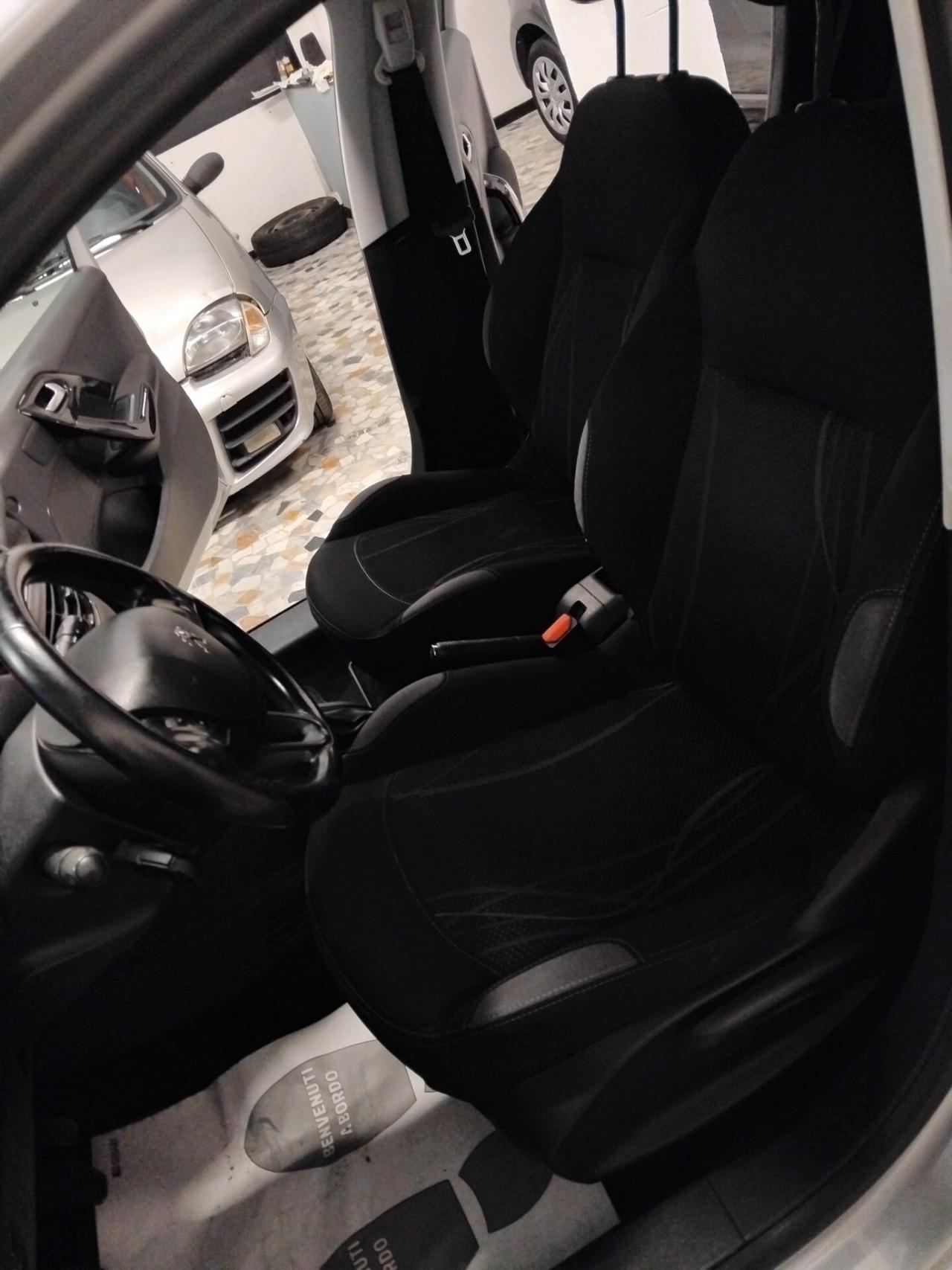 Peugeot 208 1.4 HDi 68 CV 5 porte Allure