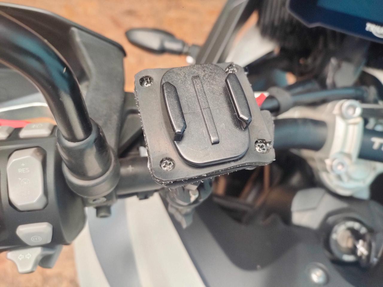 Triumph Tiger 900 GT PRO con tris borse originali