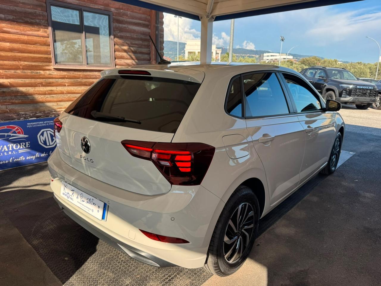 Volkswagen Polo 1.0 Young 80cv - Km 0 07/2026