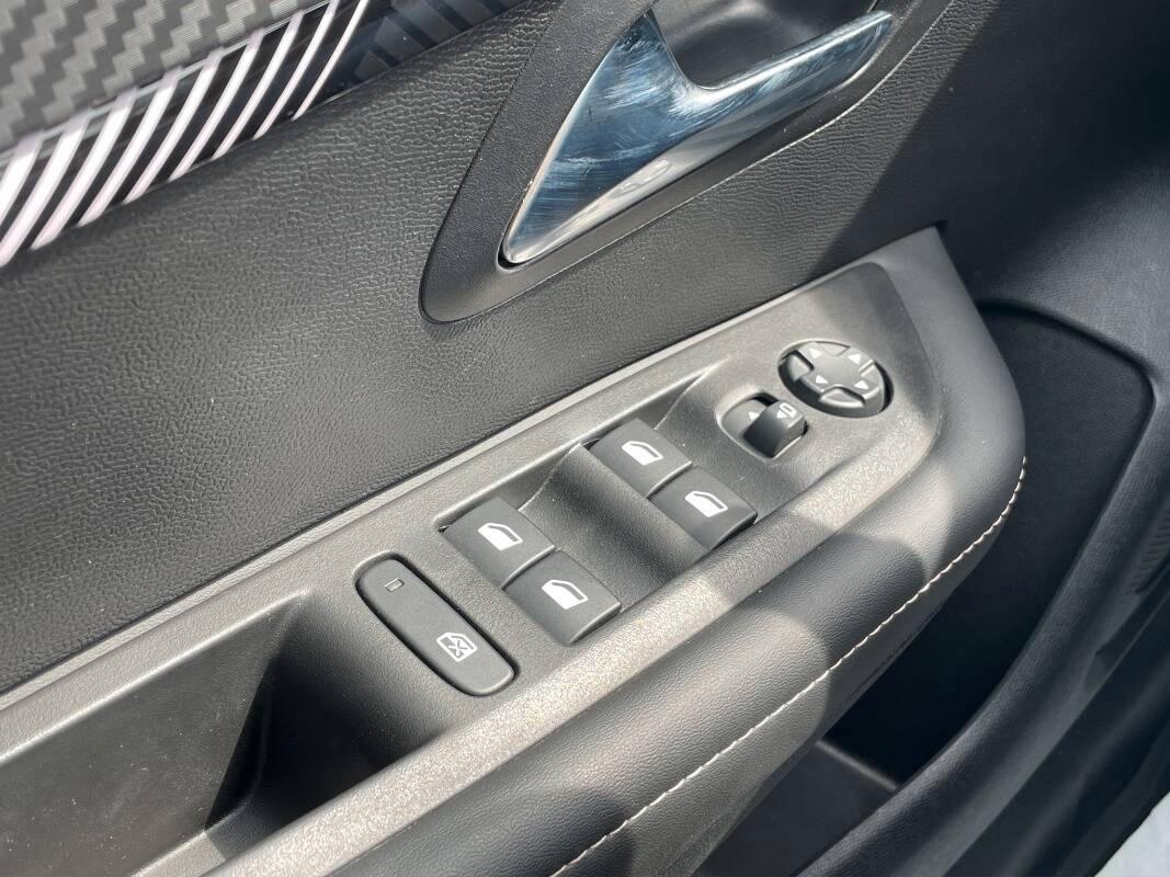 Peugeot 208 1.2 puretech Allure s&s 100cv con CarPlay