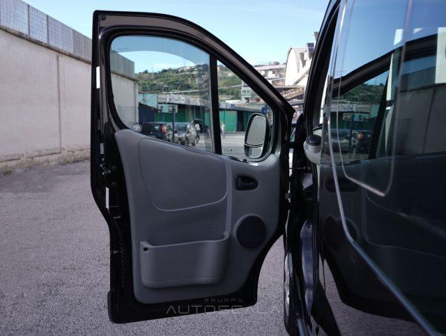RENAULT Trafic T27 2.5 dCi 150cv PC-TN Passenger