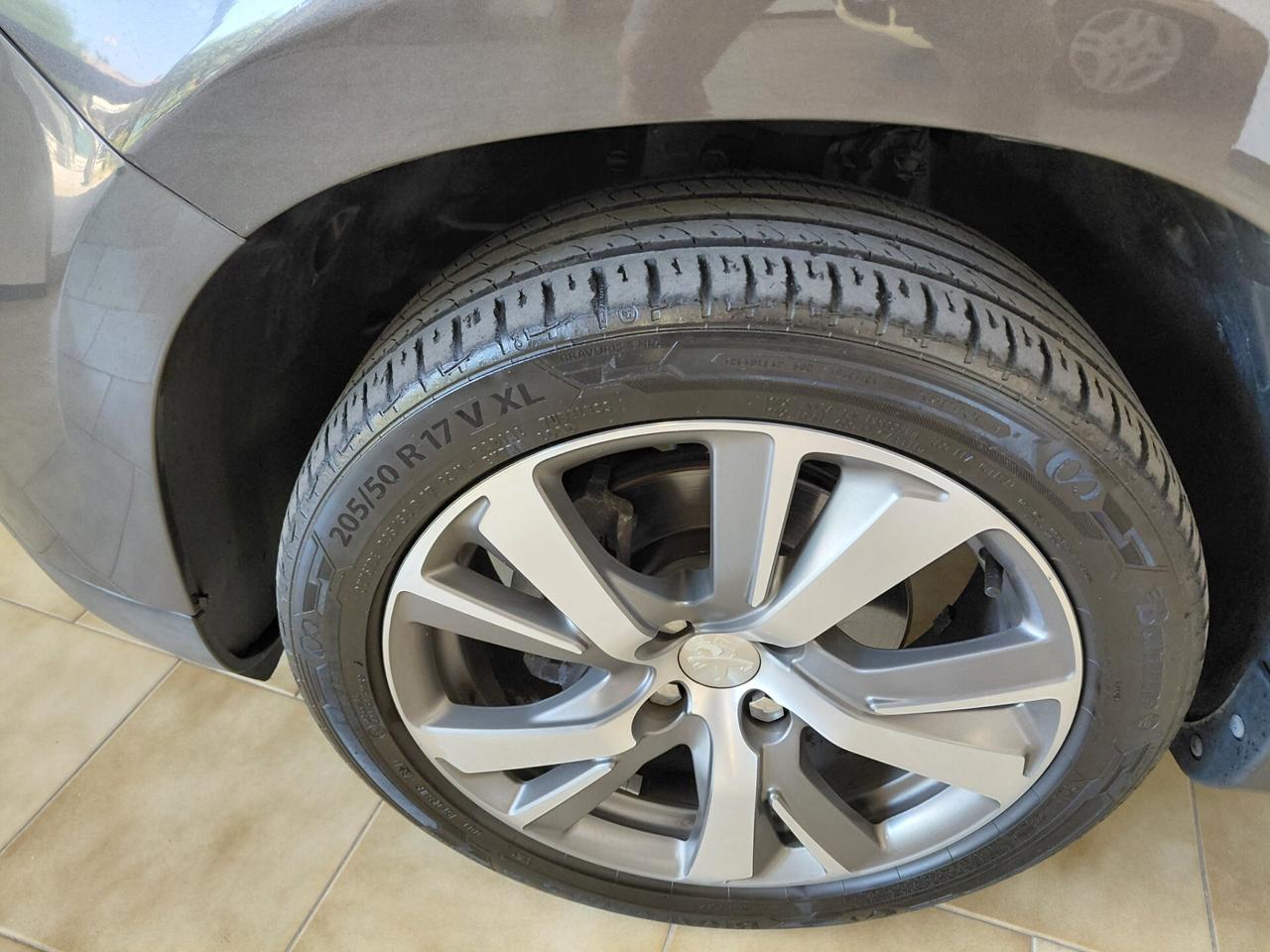 PEUGEOT 2008 ANNO 2014 DS 1.6 ADATTA NEOPATENTATI KM 110 MILA