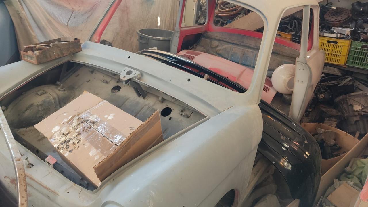 fiat bianchina del 66 in fase di restauro