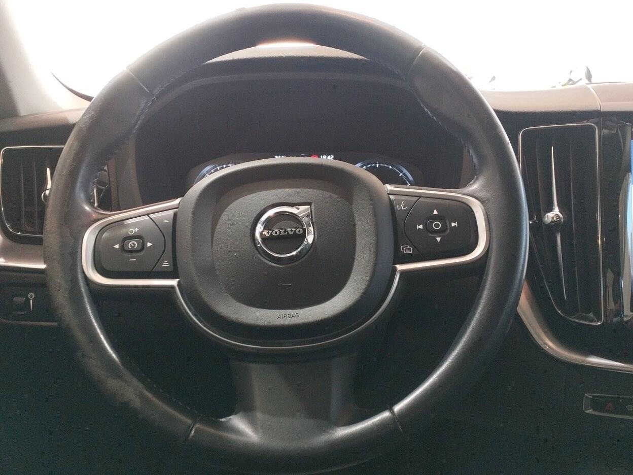 VOLVO XC60 (2017-->) XC60 D4 Geartronic Business