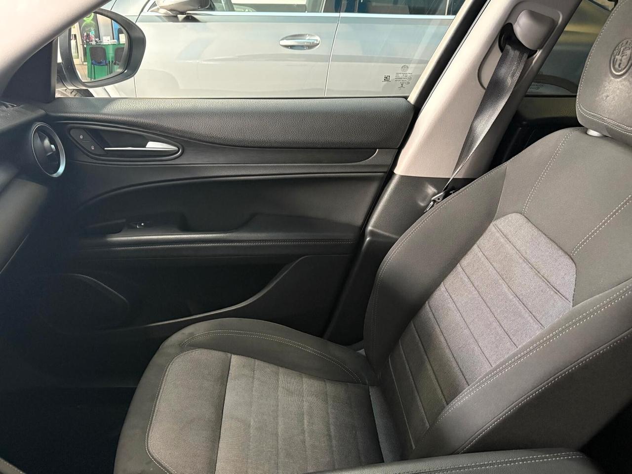 Alfa Romeo Stelvio 2.2 Turbodiesel 180 CV AT8 Q4 Business