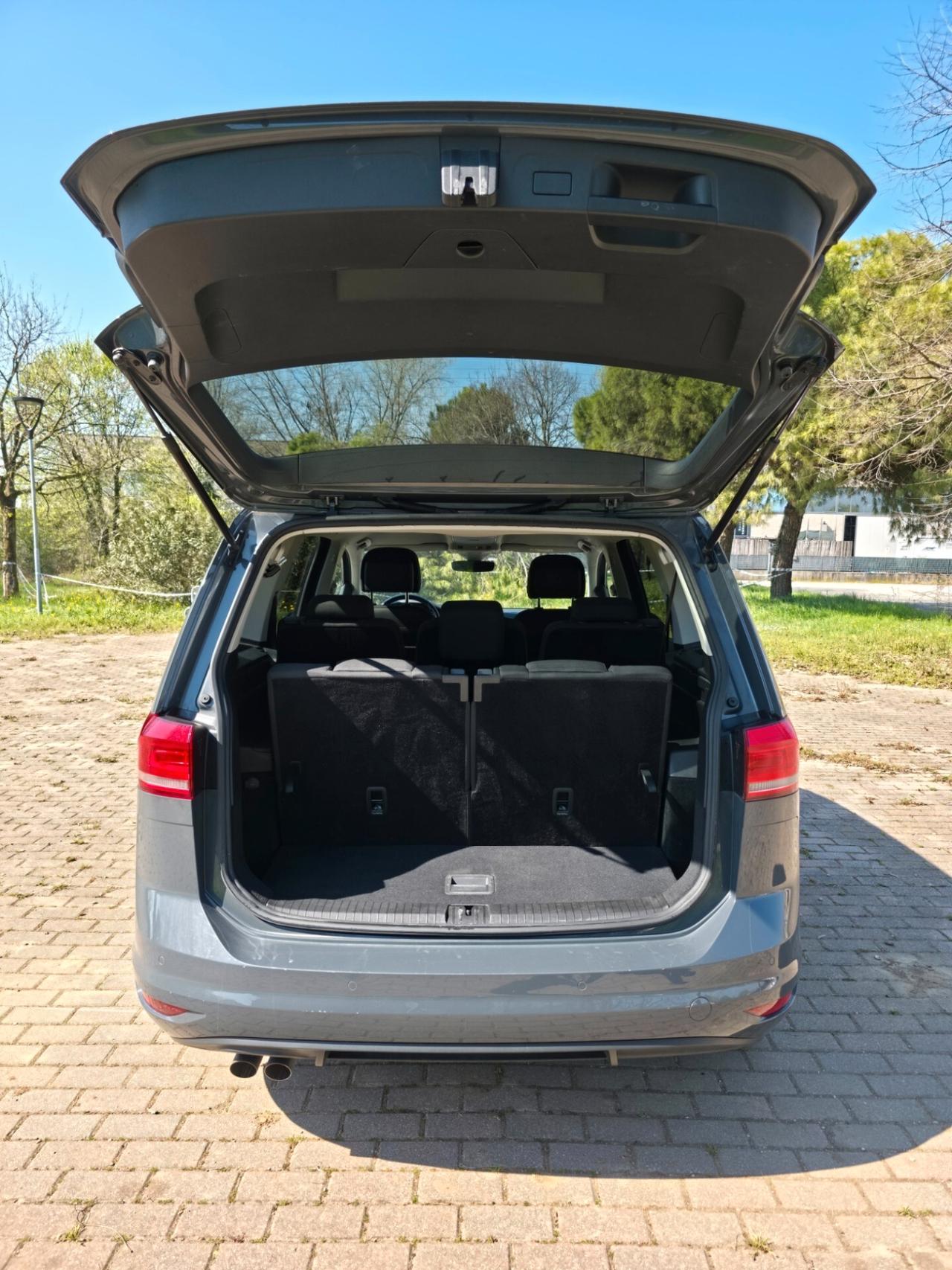 Volkswagen Touran 7 Posti 2.0 TDI 150 CV SCR DSG Executive BlueMotion Tech. TAGLIANDI UFFICIALI