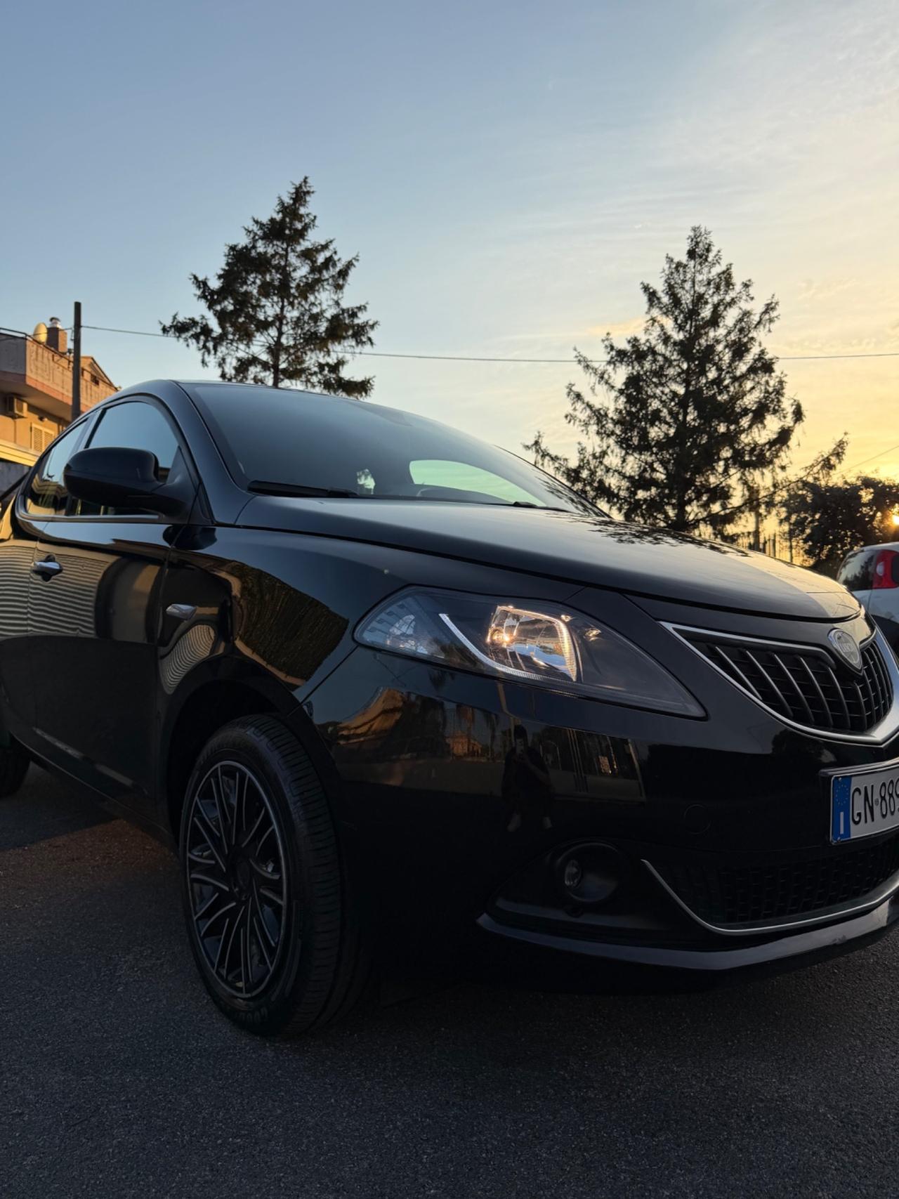 Lancia Ypsilon 1.0 FireFly 5 porte S&S Hybrid Alberta Ferretti