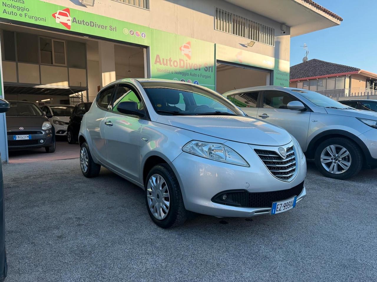 Lancia Ypsilon 0.9 TwinAir 85 CV 5 porte Metano Ecochic Elle