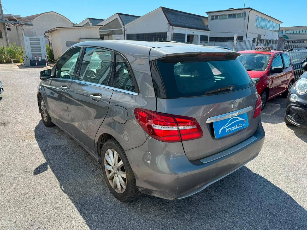Mercedes B 180D INCIDENTATA X RIVENDITORI 2016