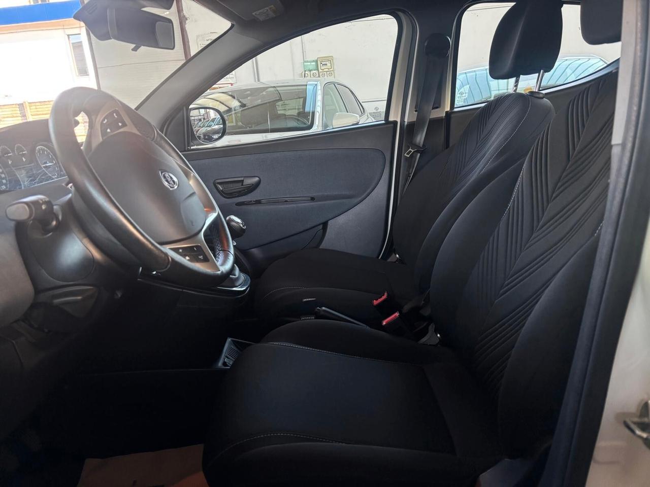 Lancia Ypsilon 1.0 FireFly 5 porte S&S Hybrid Ecochic A. Ferretti