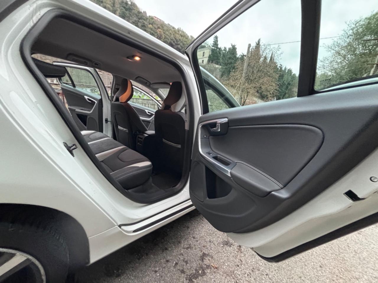 Volvo V60 D3 R-design Kinetic