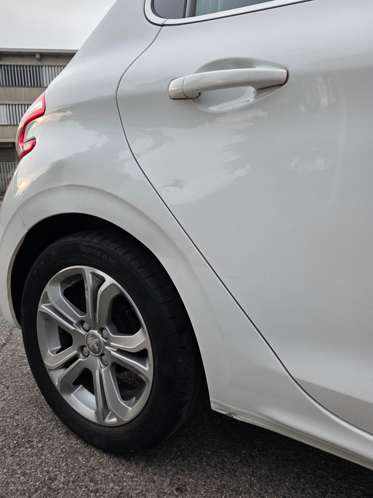 Peugeot 208 1.4 HDi 68 CV 5 porte Active
