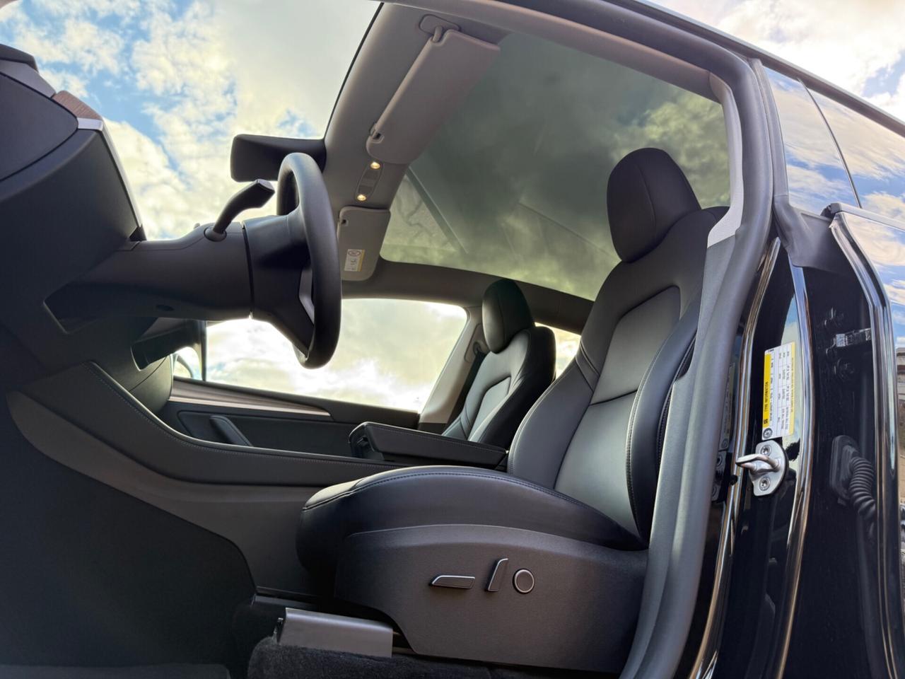 Tesla Model Y Dual Motor Long Range AWD