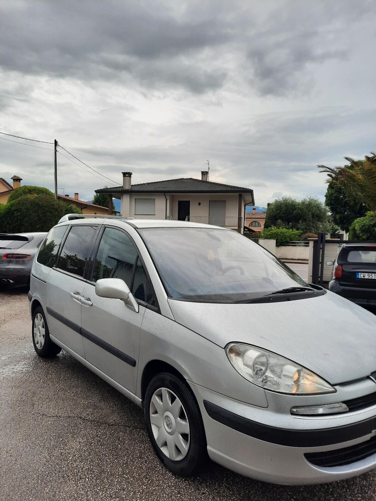 Peugeot 807 2.0 HDi FAP SV 7 POSTI