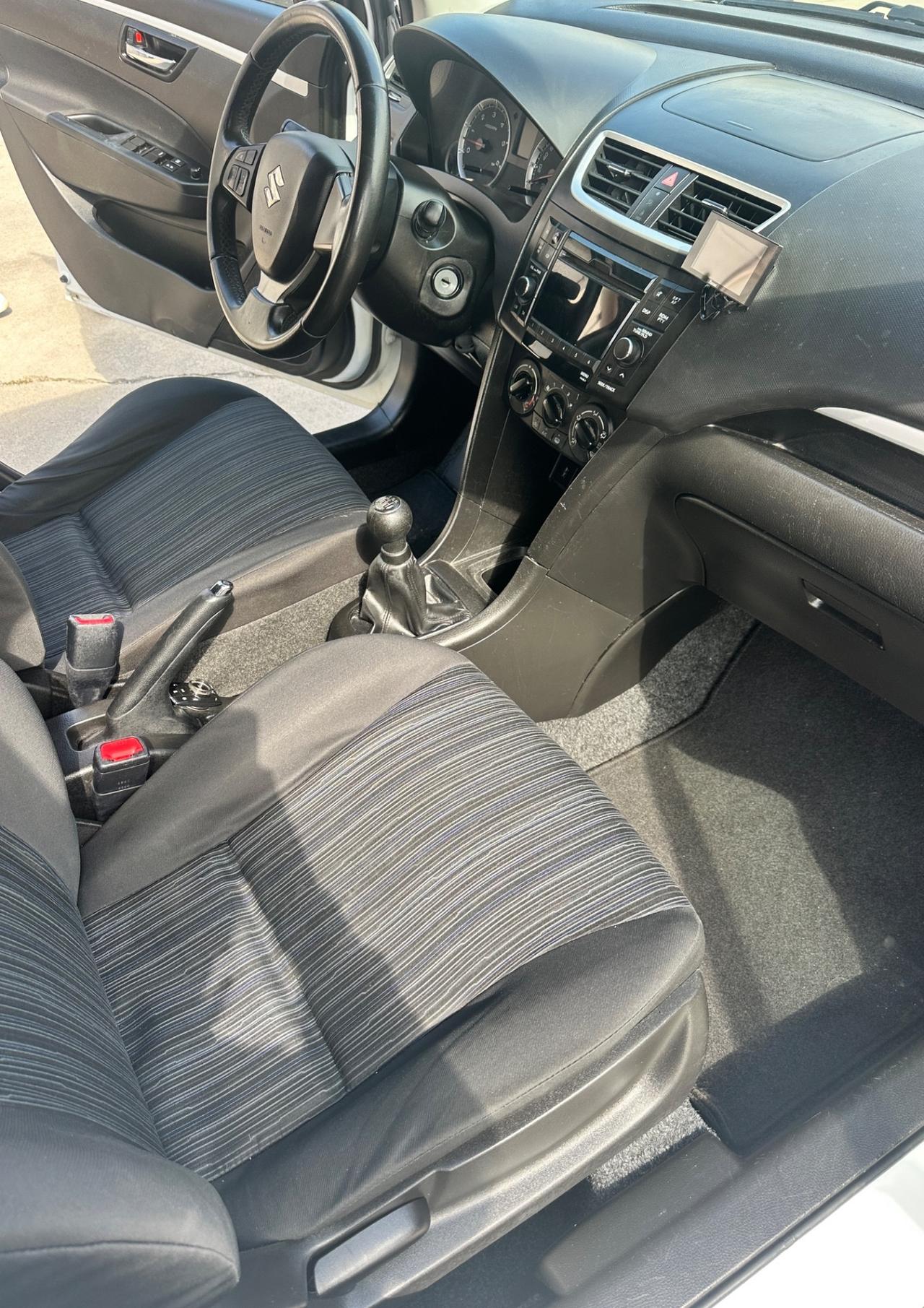 Suzuki Swift 1.3 DDiS 5 porte B-Cool Bi-Color