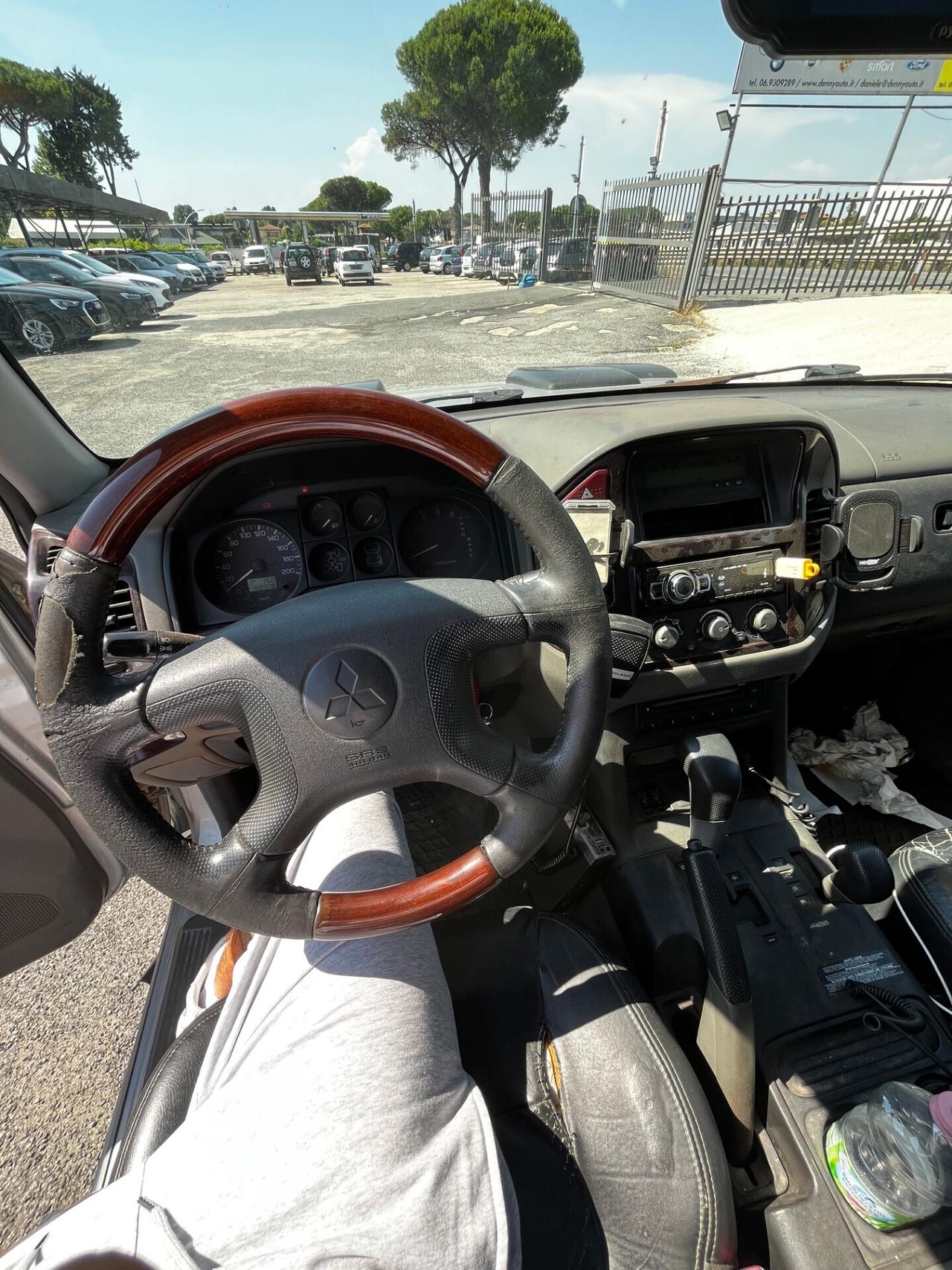 VENDO 2 Mitsubishi Pajero 3.2 16V DI-D 5p. GLX