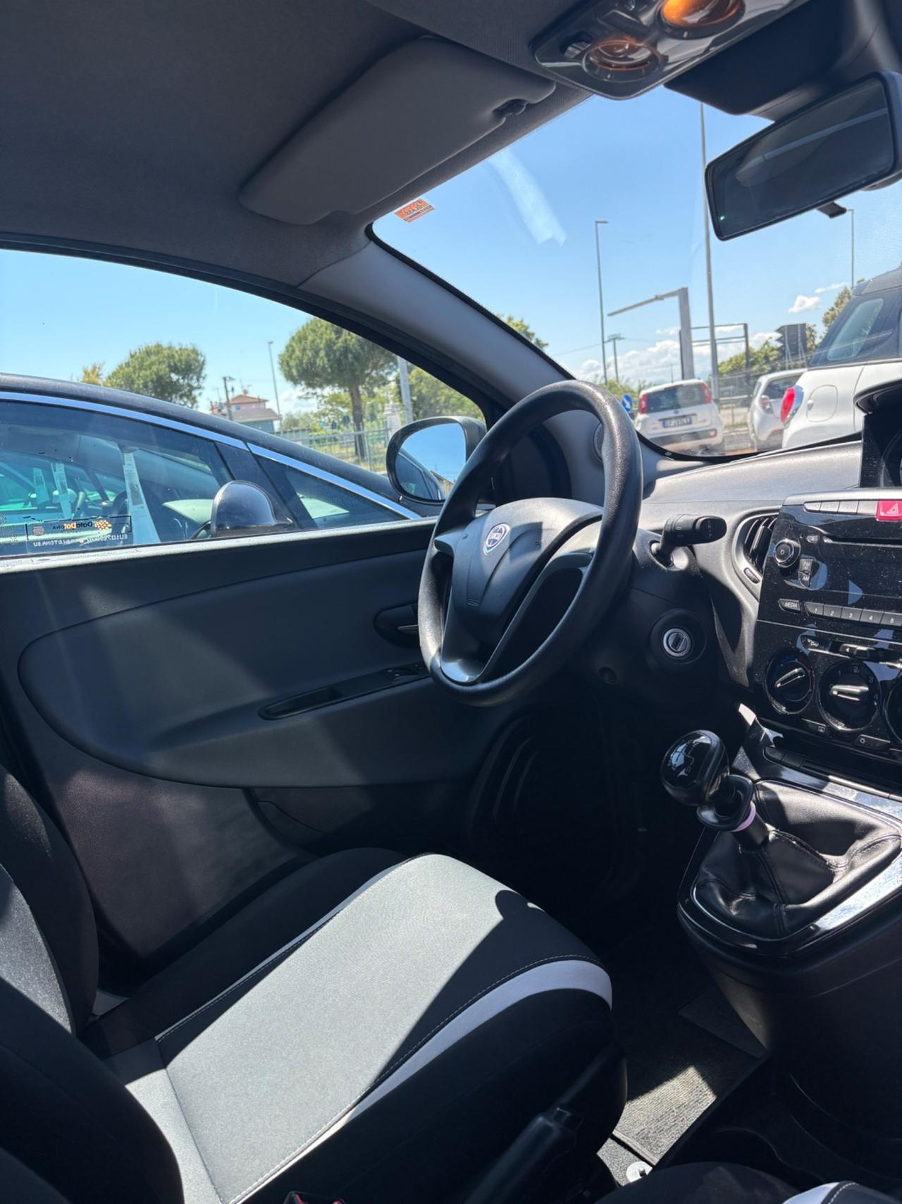 Lancia Ypsilon 0.9 TwinAir 85 CV 5 porte Metano Ecochic Gold