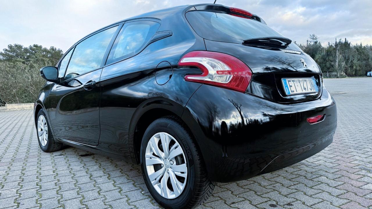 Peugeot 208 1.4 HDi 68 CV 3 porte Allure