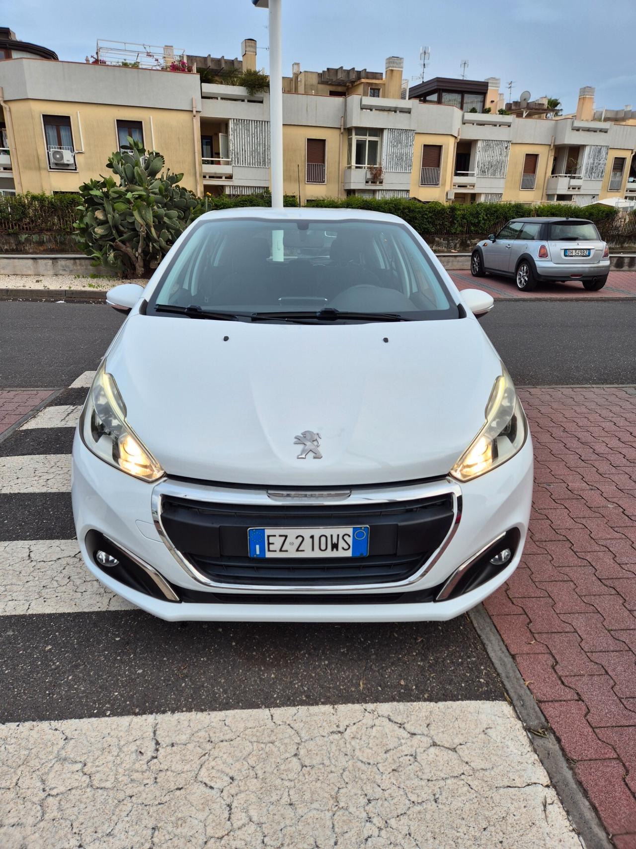 Peugeot 208 PureTech 82 5 porte Allure