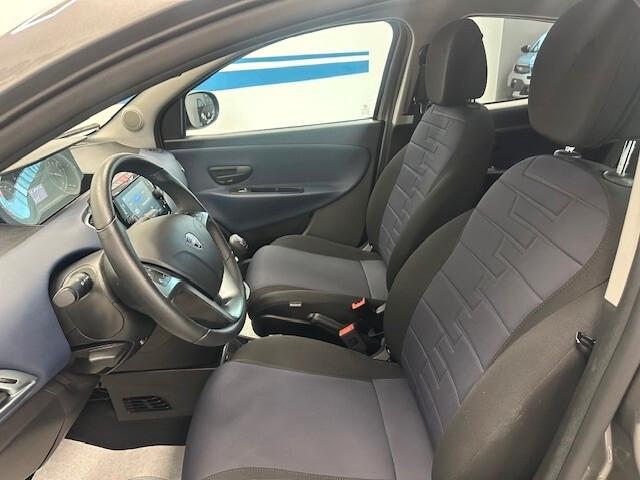 Lancia Ypsilon 1.0 FireFly 5 porte S&S Hybrid Silver