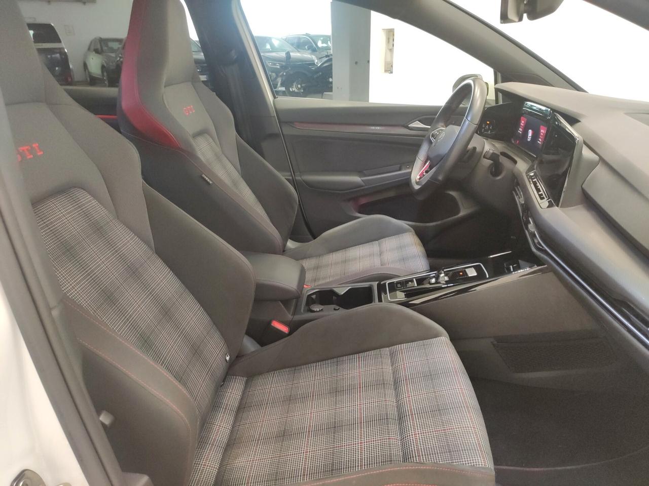 Volkswagen Golf GTI 2.0 TSI DSG