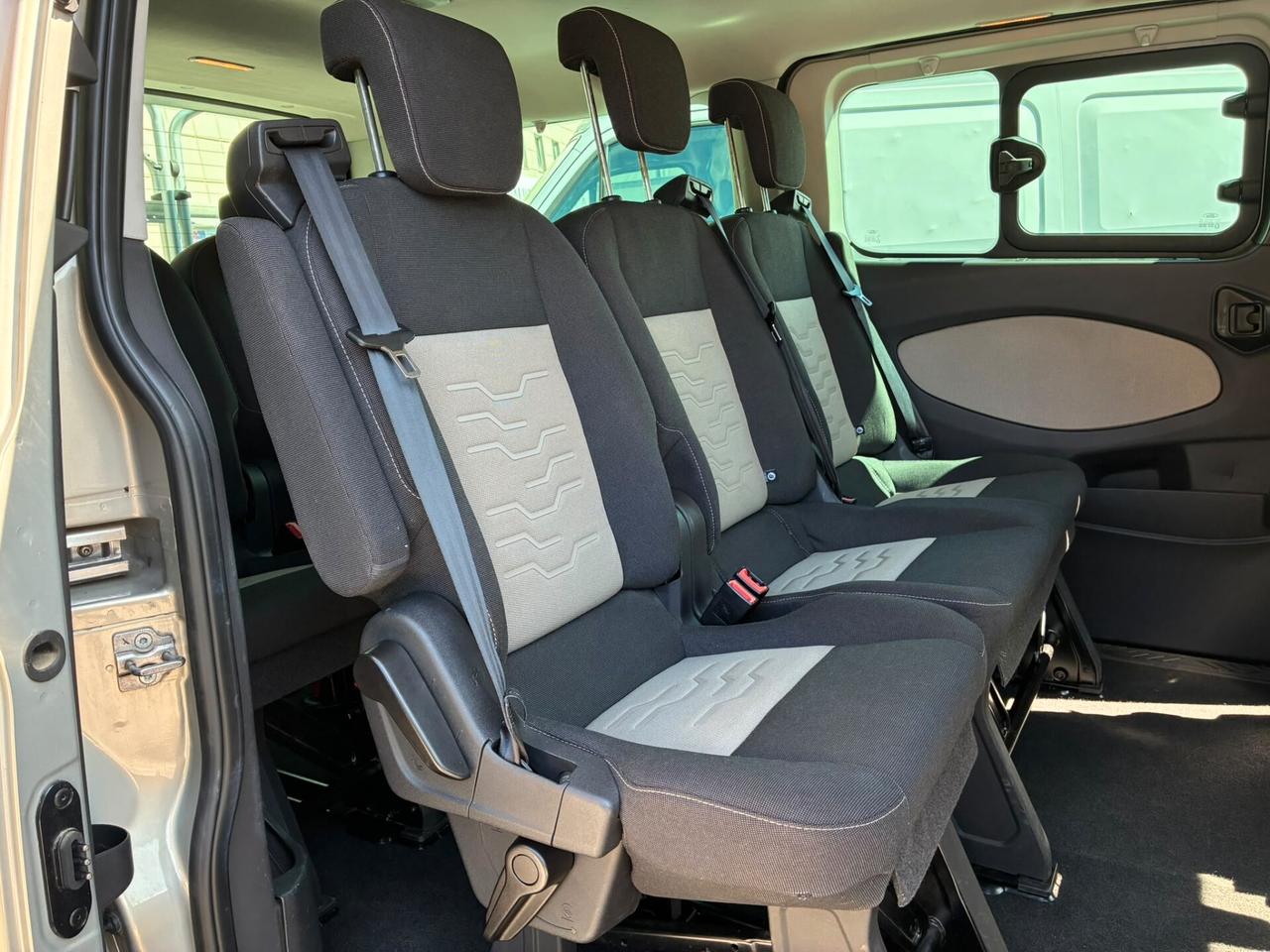FORD TRANSIT CUSTOM 2.2 TDCi 155CV TITANIUM 8POSTI - GANCIO TRAINO