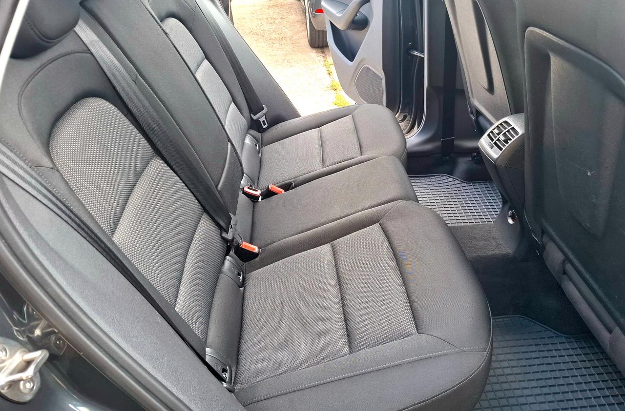 Audi Q3 2.0 TDI 120 CV Business