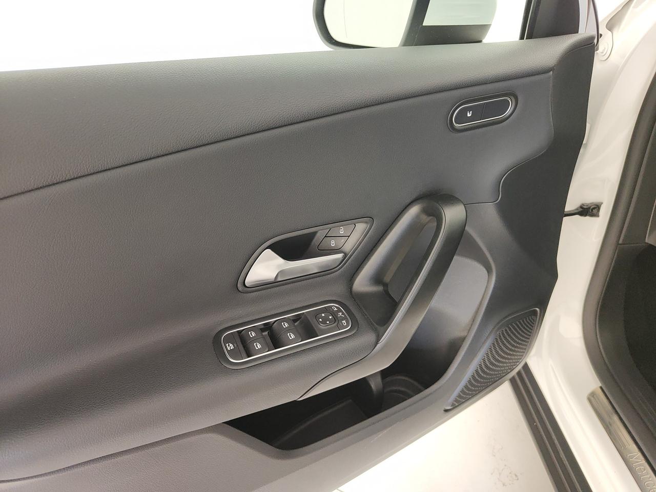 Mercedes-Benz A 180 d Advanced auto