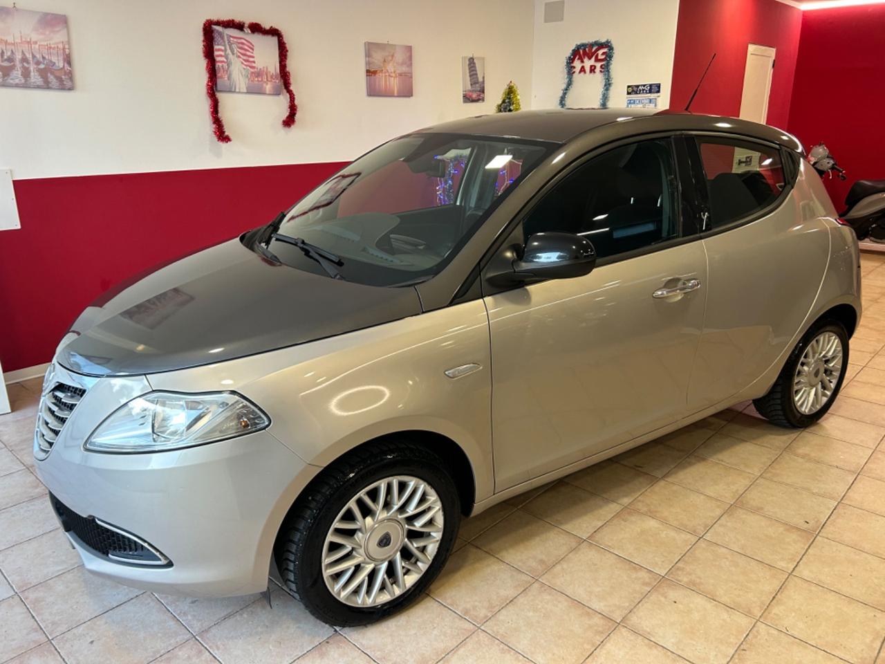 Lancia Ypsilon 1.2 69 CV 5 porte S&S Platinum