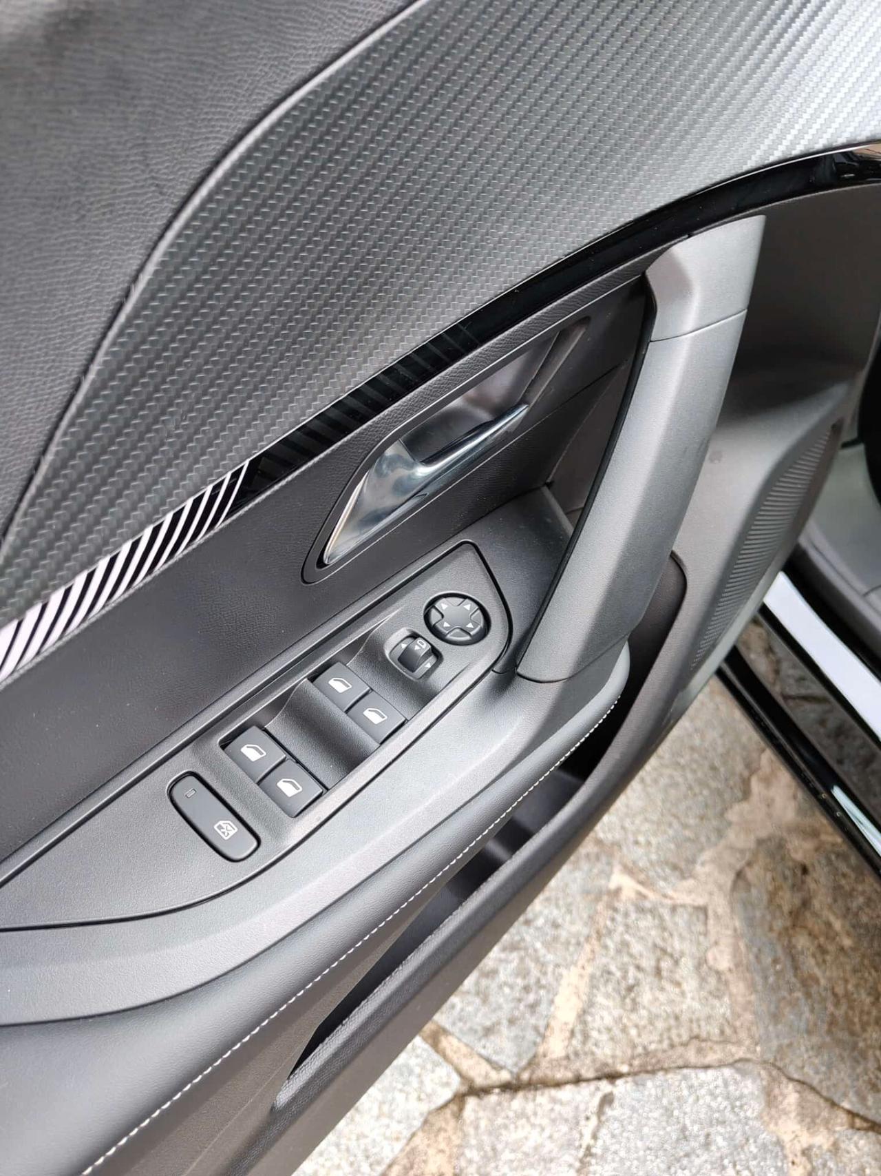 Peugeot 2008 PureTech 100 S&S Allure