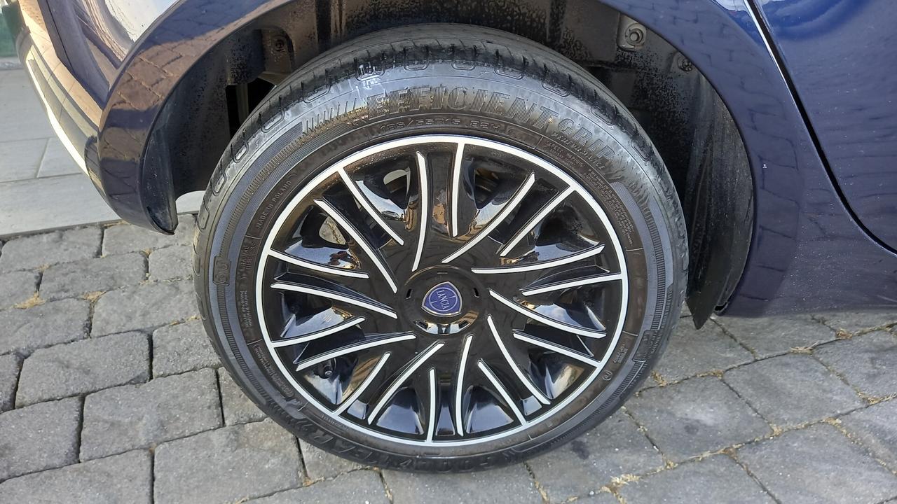 Lancia Ypsilon 1.0 FireFly 5 porte S&S Hybrid Ecochic Gold