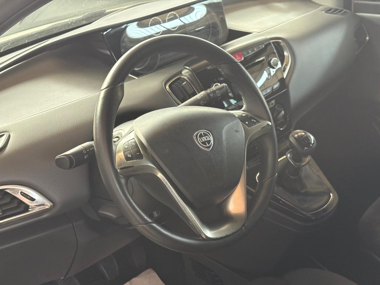 Lancia Ypsilon 0.9 TwinAir 85 CV 5 porte Metano Ecochic Silver