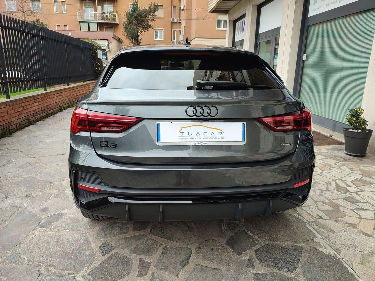 Audi Q3 2.0 35 TDI S Line Sportback quattro S. tronic Ident. Black