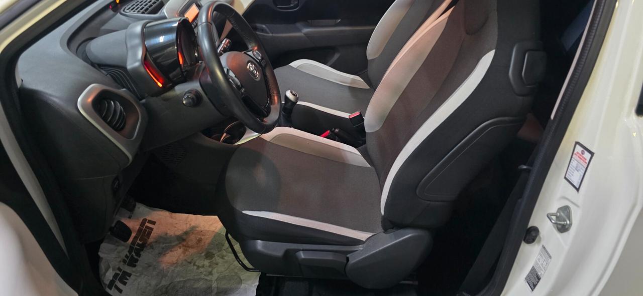 Toyota Aygo 1.0 VVT-i 69 CV 3 porte x-clusiv