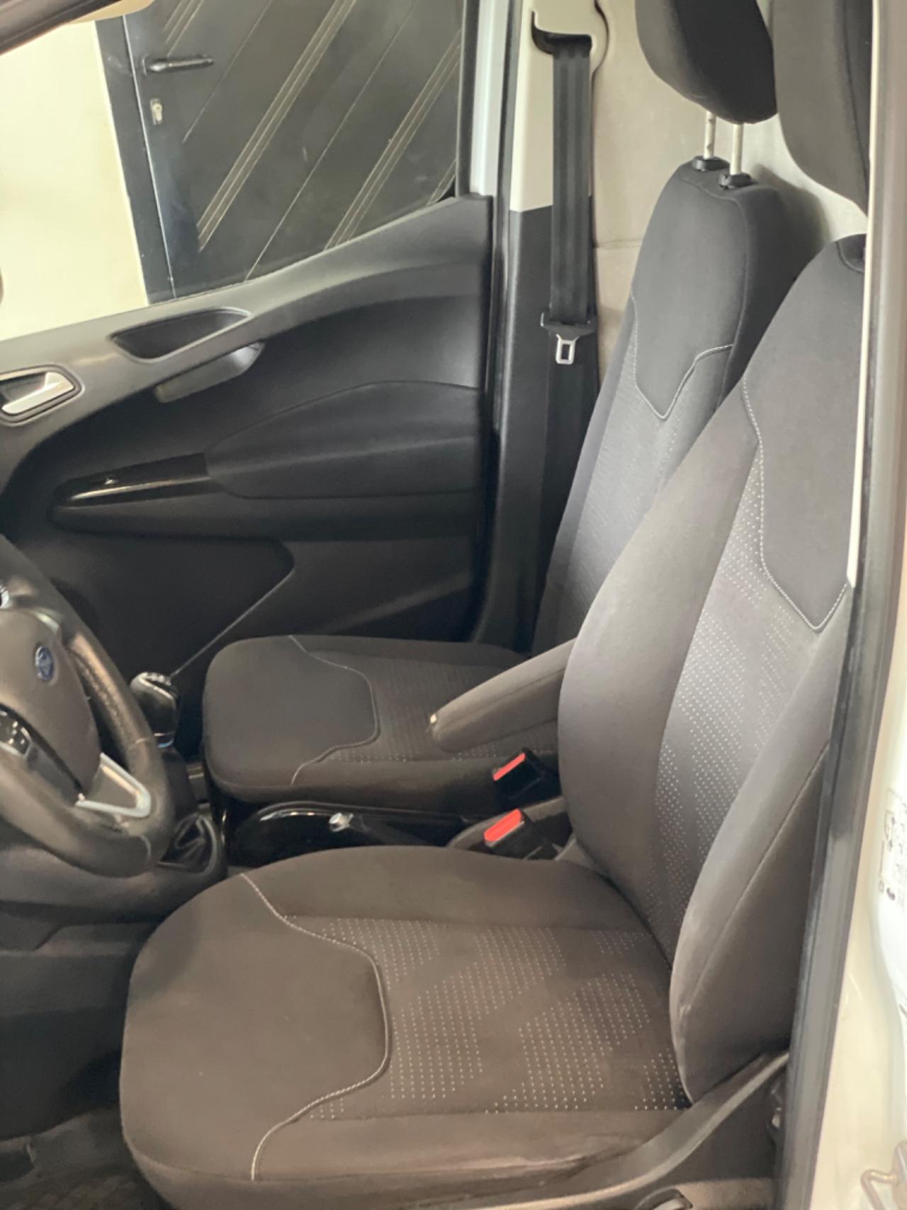 Ford Transit Courier 1.5 TDCi 75CV Van Entry