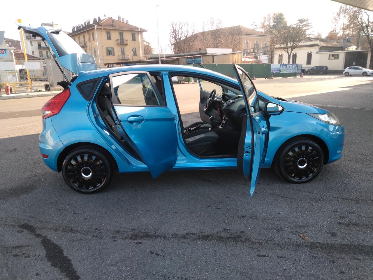 Ford Fiesta 1.4 TDCi 70CV 5 porte Titanium x neopatentati